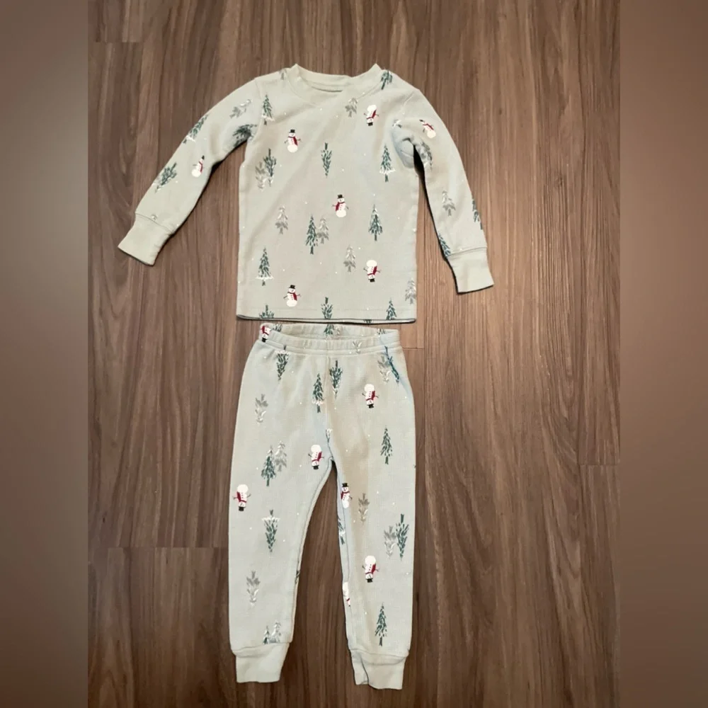 Carter's Cream and Green Pajama Set with Woodland snowman’s Print size 12 months